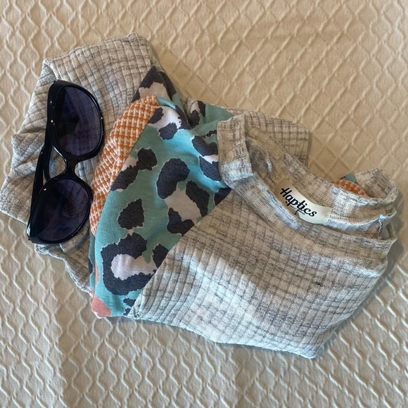Haptics short sleeve color block/cheetah print top. Gray/orange/teal. M/L .NWT - Picture 9 of 15